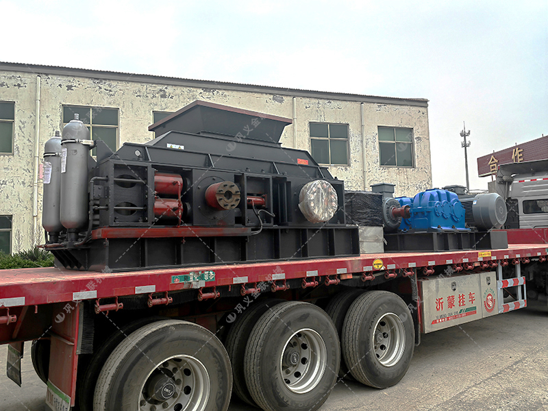 2PG1208大型液壓對輥破碎機(jī)發(fā)貨圖片