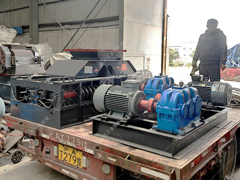 800x600中型對輥破碎機-對輥式破碎機發往廣西