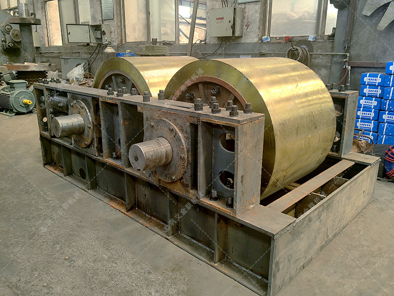 從結構原理方面闡述液壓對輥制砂機的3個優勢特點