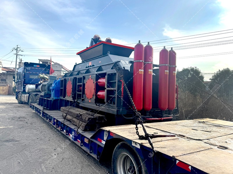 時產(chǎn)120噸液壓對輥制砂機——打造高能效的生產(chǎn)典范 時產(chǎn)120噸液壓對輥制砂機——打造高能效的生產(chǎn)典范